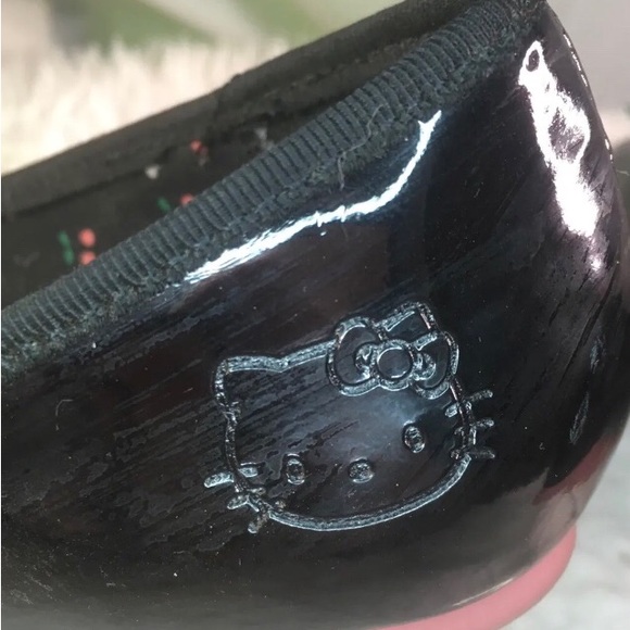 Hello Kitty patent cherry ballet flats with charm. Size 7 - Picture 5 of 13